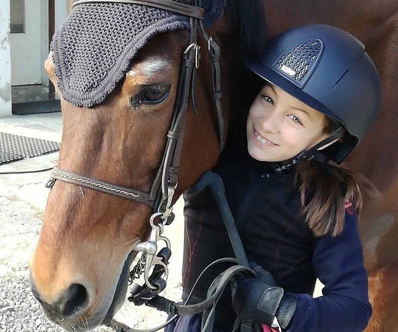 Reggio Emilia, bambina di otto anni trova e restituisce portafogli pieno di soldi 