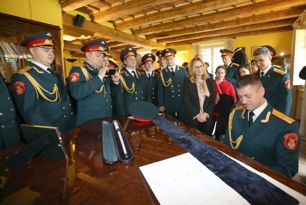 “Armata Rossa” a casa Pavarotti: «Che emozione poter cantare qui» 