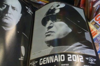<b>CALENDARIO 2012.</b> In molte edicole il Duce ha spopolato     