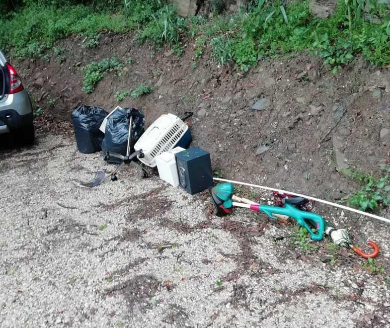 Discarica in via delle Grotte 