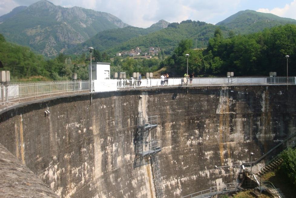 Per manutenzione si svuota la diga di Villa Collemandina 