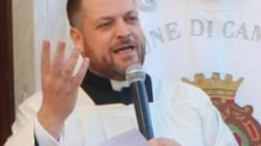 Migliaia di persone per l’ultimo abbraccio a don Beniamino
