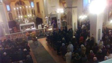 La messa funebre nella chiesa di San Bartolomeo a Cutigliano