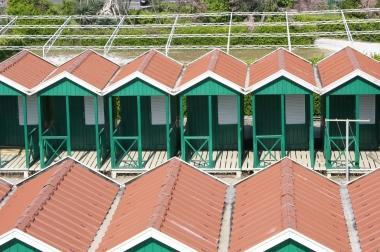 La spiaggia e le cabine dei bagni di Forte dei Marmi 