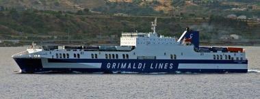 Fusti in mare, parlano tutti tranne la Grimaldi 