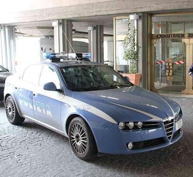 Il rogo doloso in un cantiere dove vengono realizzati yacht e lincendio al locale Regina di cuori: due episodi preoccupanti 