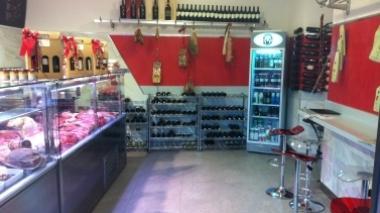 A Gavinana i saldi arrivano anche in una macelleria