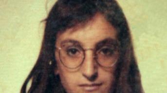 Un primo piano della donna