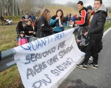 La manifestazione dei ragazzi a Montuolo in ricordo di Fabio Gaglianese