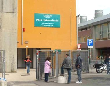 L’ingresso del Polo universitario in via Pertini Previsti lavori nel corso di quest’anno