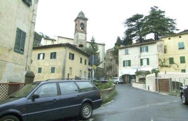 La strada a Calci che porta sul monte Serra