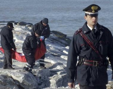Il ritrovamento e il recupero del cadavere dell’anziana donna che da tempo soffriva di depressione