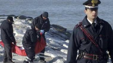 Il ritrovamento e il recupero del cadavere dell’anziana donna che da tempo soffriva di depressione