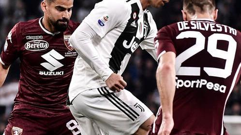 Ronaldo salva la Juve nel derby col Toro Dalla curva bianconera omaggio a Superga
