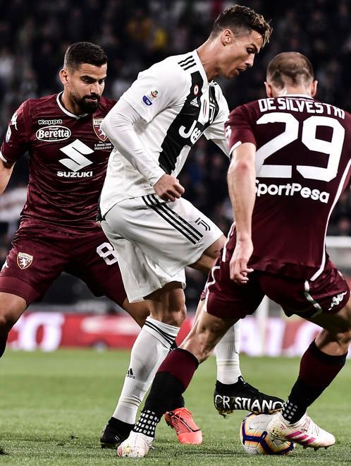 Ronaldo salva la Juve nel derby col Toro Dalla curva bianconera omaggio a Superga 