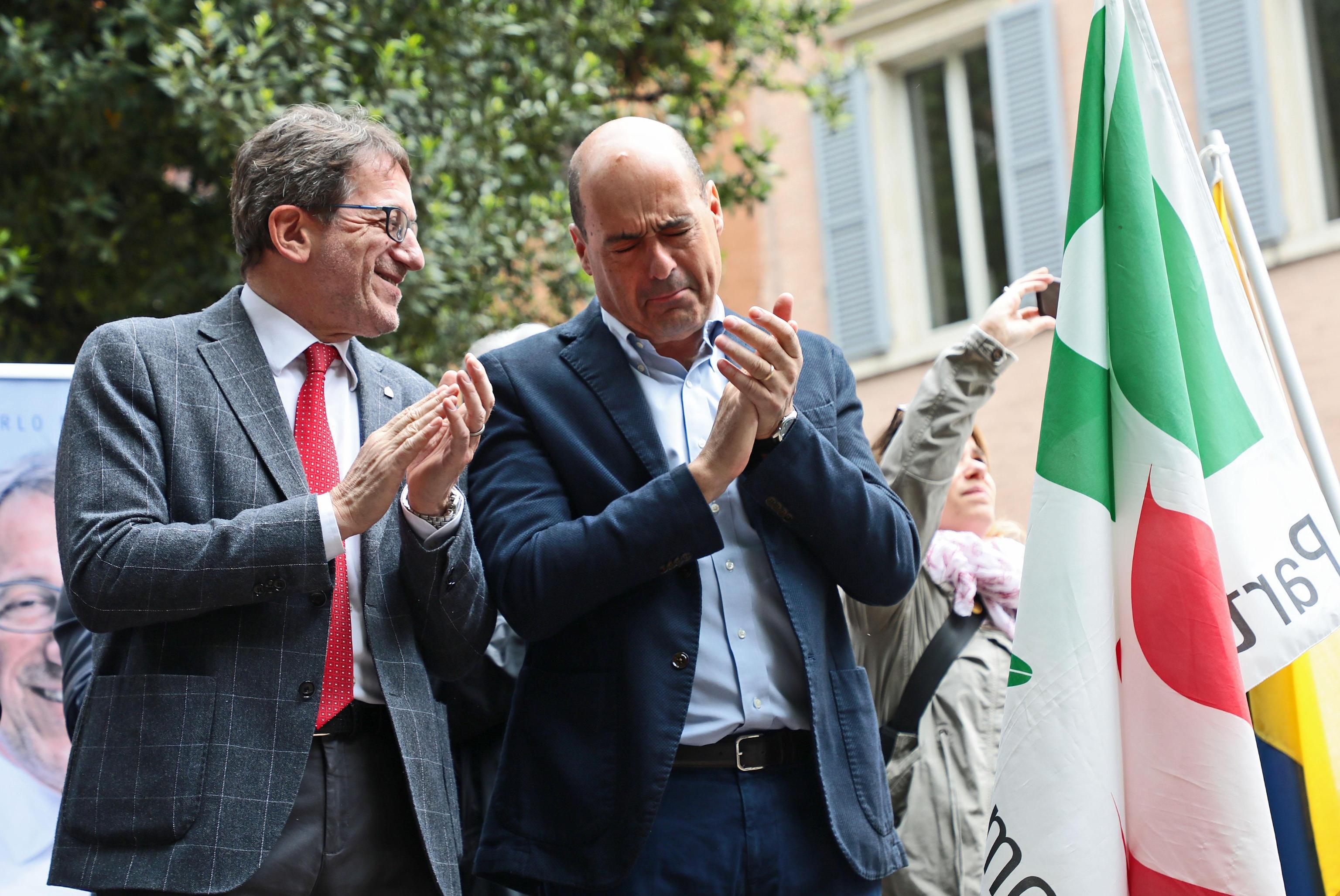 Muzzarelli-show attacca Salvini: «È capitan uncino ma noi salveremo la nostra isola» 