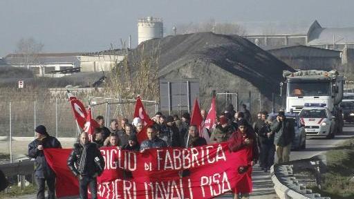 Cantieri di Pisa in corteo traffico in tilt sull'Aurelia