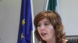 Lancia la scrivania contro gli ispettori che lo multano
