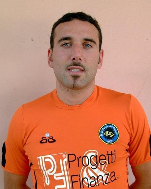 Ma nel calcio è crisi nera: i giocatori scendono in campo gratis
