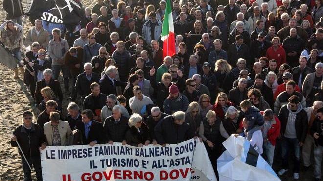Il governo dà il via alle aste delle spiagge