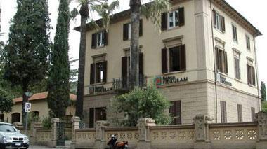 Palazzina Fideuram e imbottigliamento messi in vendita