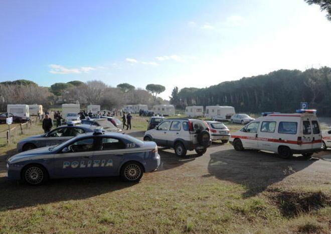 Rom invadono parcheggio, scatta un maxi controllo 