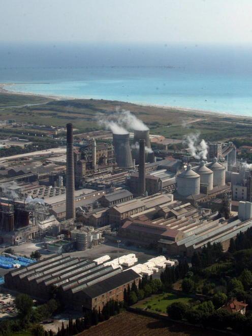 Solvay, giù calcare da un carro 