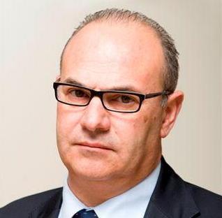 La finta assunzione del portaborse di Lucio Barani
