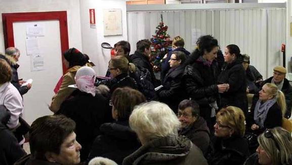 Inferno al centro prelievi, i pazienti si infuriano
