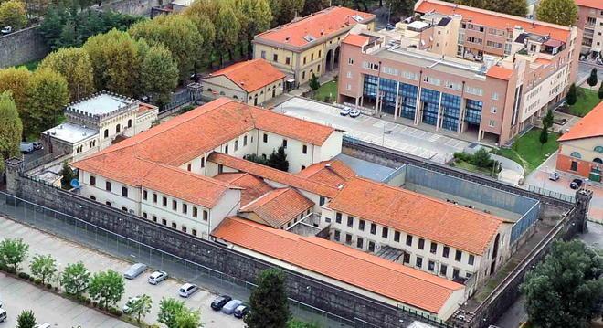 Si costituisce condannato per omicidio 