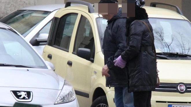 Prostitute low cost in piazza Mercatale