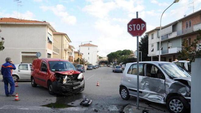 Scontro con un furgone, grave madre di un medico