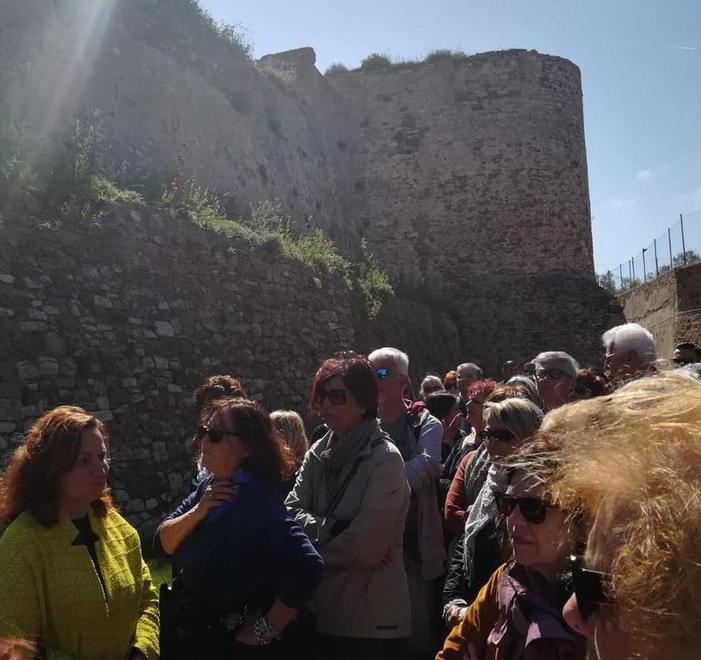 In duecento a seguire le tracce di Leonardo lungo le mura della città con Mauro Carrara