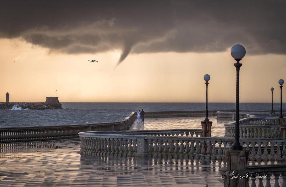Un vortice sul mare davanti alla Terrazza 
