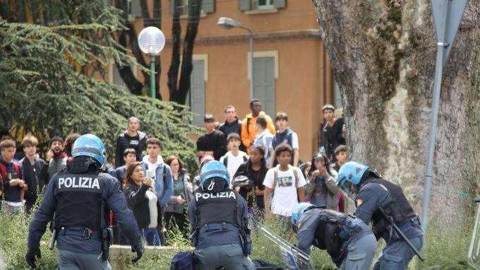 Denunciati due manifestanti e un leghista
