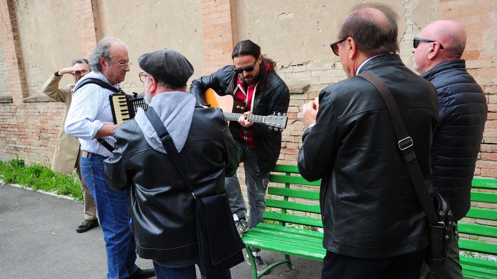 L’addio a Gianni Bertoli con le note di Roca Blues