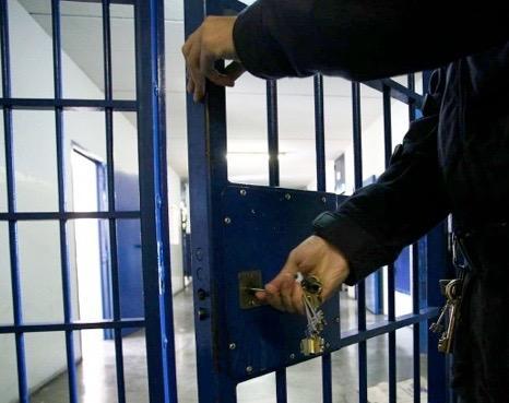Due agenti aggrediti in carcere da un detenuto