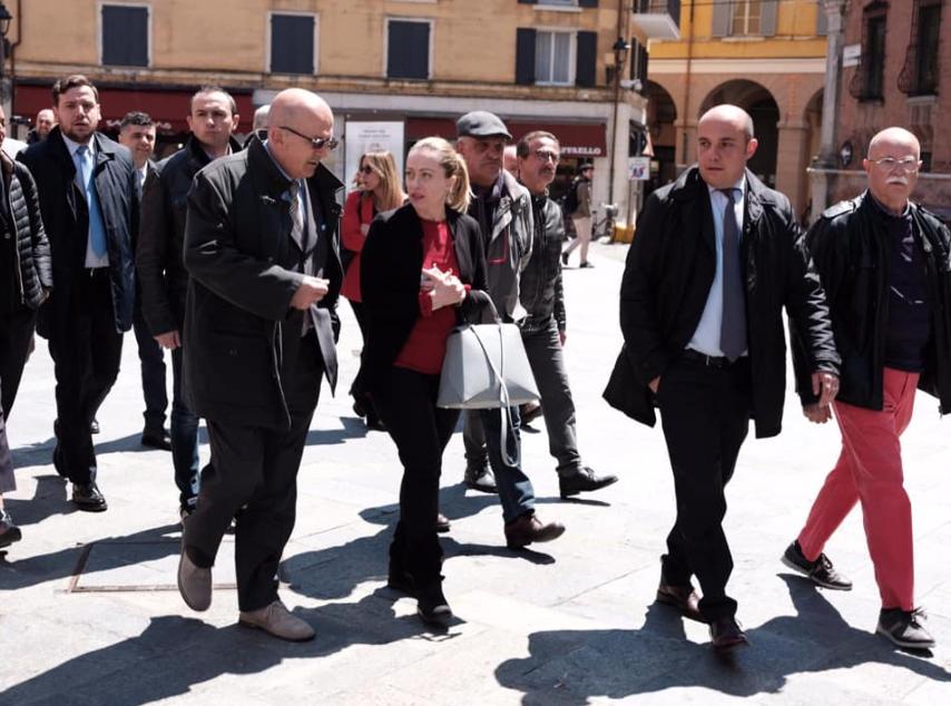 Meloni a Modena. "I centri sociali risarciscano i commercianti modenesi" 