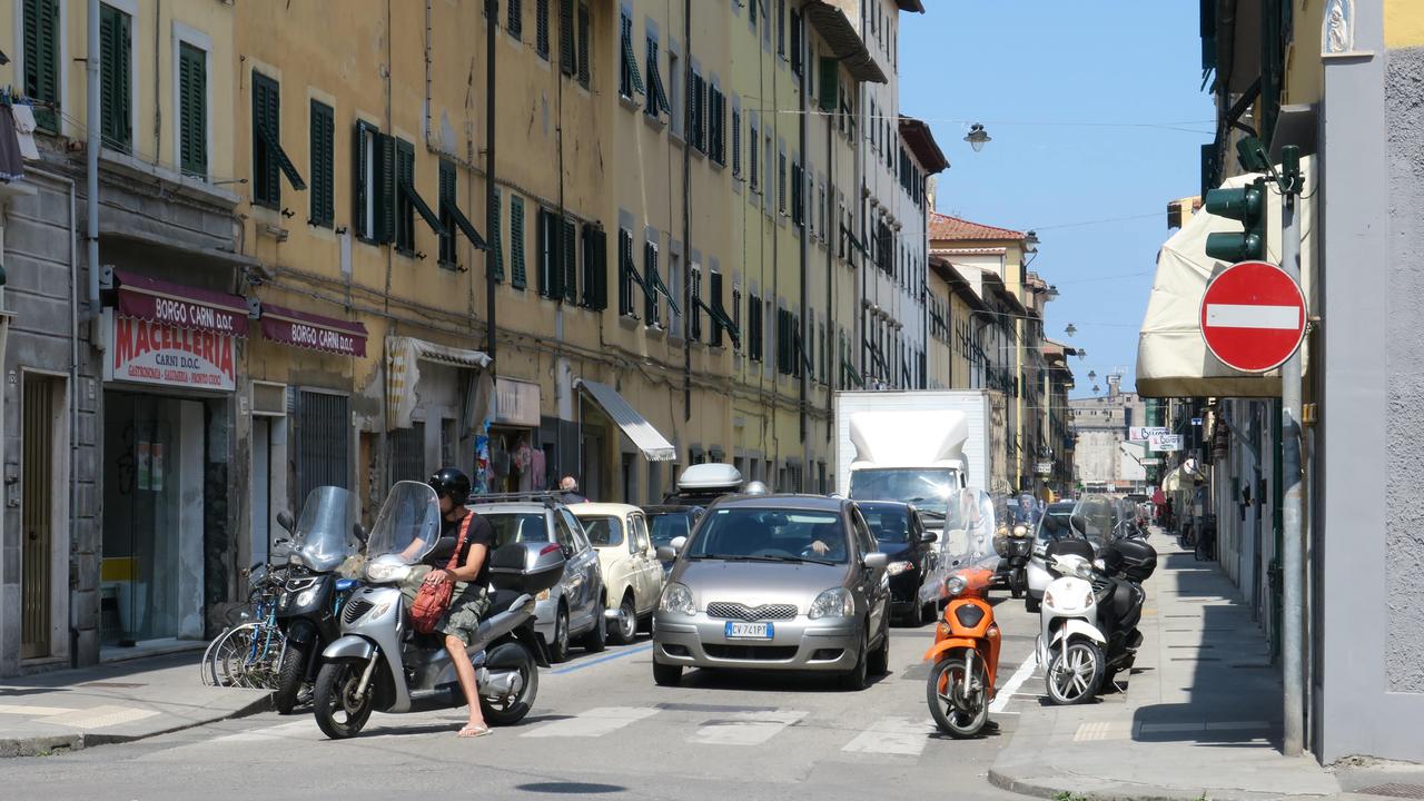 Borgo Cappuccini vende casa e bottega: così l’ex rione-fabbrica cambia pelle