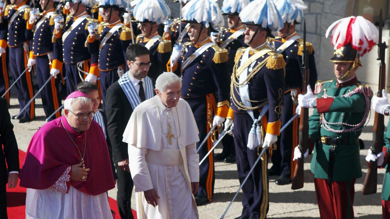 Monsignor Luigi Negri, vescovo emerito di Ferrara, con papa Benedetto XVI