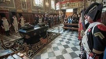 Il parroco non celebra messa per Napoleone E sui social è polemica
