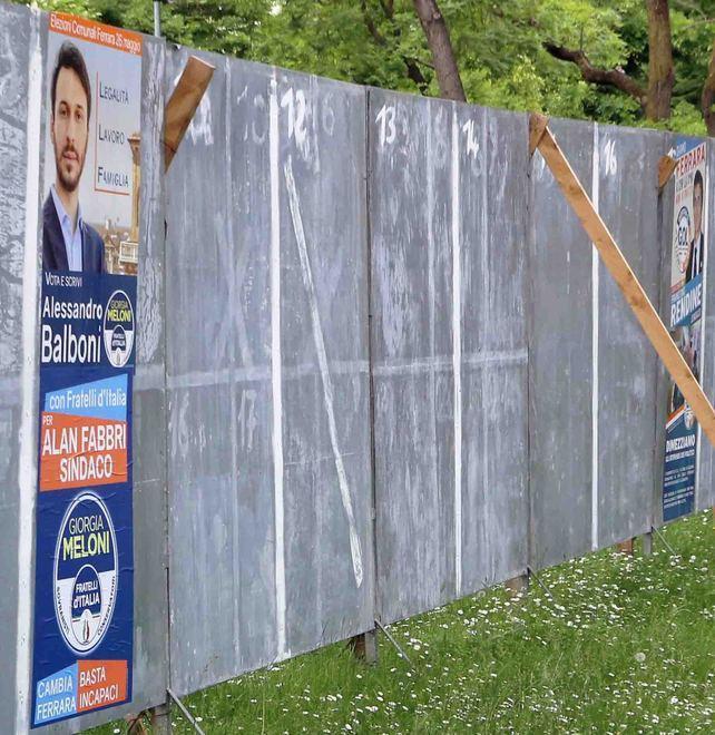 Campagna elettorale con i primi cartelloni