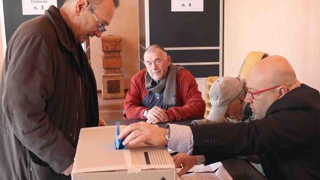 Bene alle urne per la lista La Casa del Partecipante