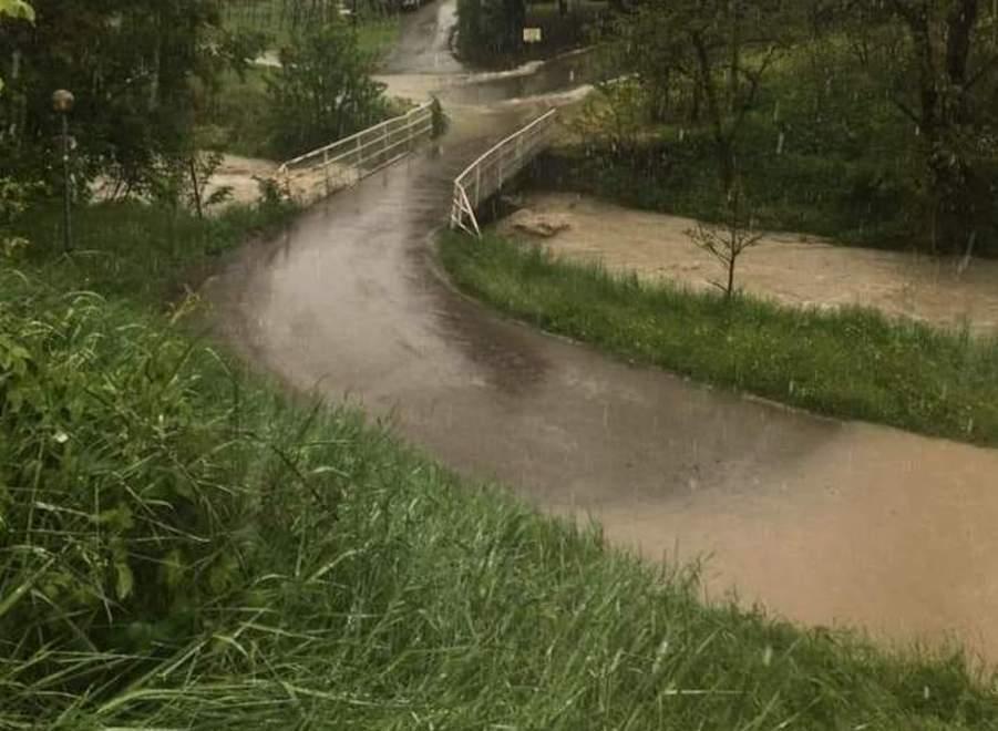 Cresce il Crostolo Il sindaco chiude il ponte di via Lupo
