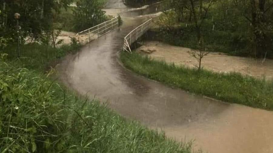 Cresce il Crostolo Il sindaco chiude il ponte di via Lupo