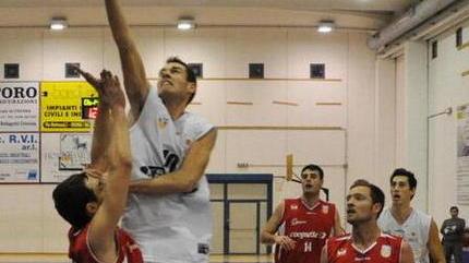Basket Cecina testa o croce con il Castello