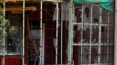 Chalet ridotto a un rudere e la balaustra viene giù