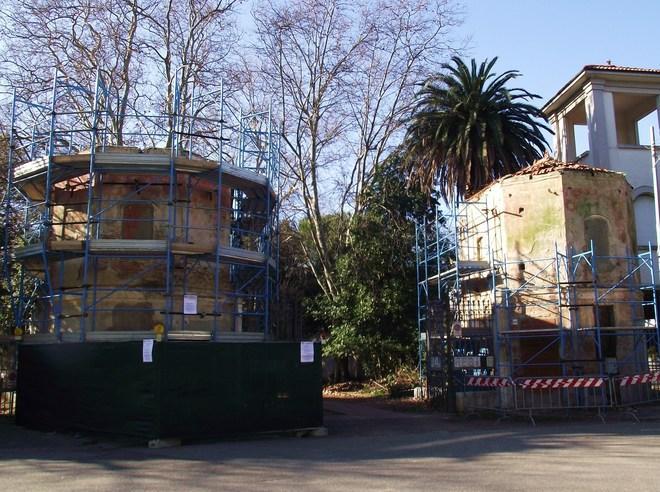 Si parte con il restauro dei torrini di villa Regina 