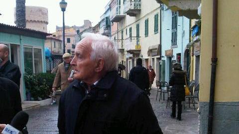 Il padre del maître: «Mi ha telefonato, mi ha detto: affacciati»