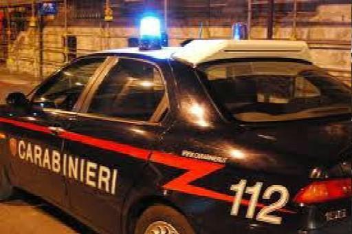 Tenta di svuotare la cassaforte ma bruciano i soldi 